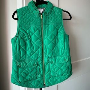 This is a beautiful crown and ivy green vest